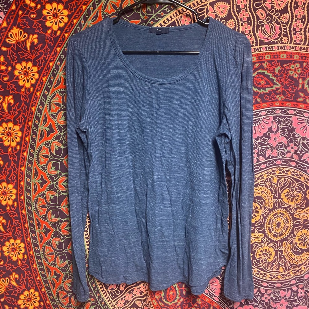 Gap long sleeve scoop neck
